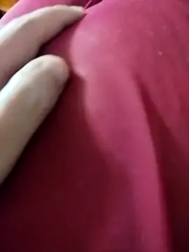 Snapshot of LovlyAnnie chatting on November 17, 2025, 10:10 am LovlyAnnie online show from November 17, 2025, 10:10 am