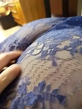 Snapshot of LovlyAnnie chatting on December 3, 2025, 5:48 am LovlyAnnie online show from December 3, 2025, 5:48 am