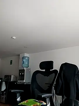 aisha latina online show from November 12, 2025, 2:50 pm