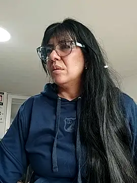 aisha latina online show from December 4, 2025, 2:26 pm