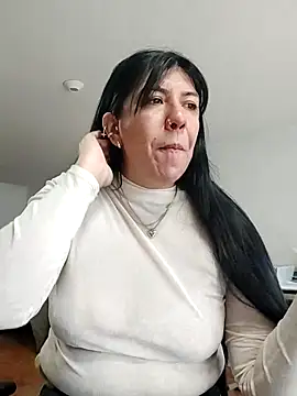 aisha latina online show from April 10, 2026, 2:22 pm