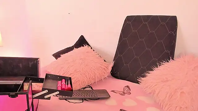 SophieRossi online show from November 26, 2025, 4:24 am