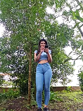 Snapshot of Yuky_ta chatting on February 15, 2025, 3:50 pm Yuky ta online show from February 15, 2025, 3:50 pm