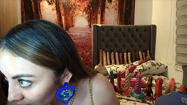 Snapshot of sofia23dirty chatting on February 12, 2026, 10:49 pm sofia23dirty online show from February 12, 2026, 10:49 pm