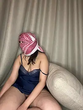 Snapshot of arabiaAna chatting on April 15, 2026, 10:10 pm arabiaAna online show from April 15, 2026, 10:10 pm