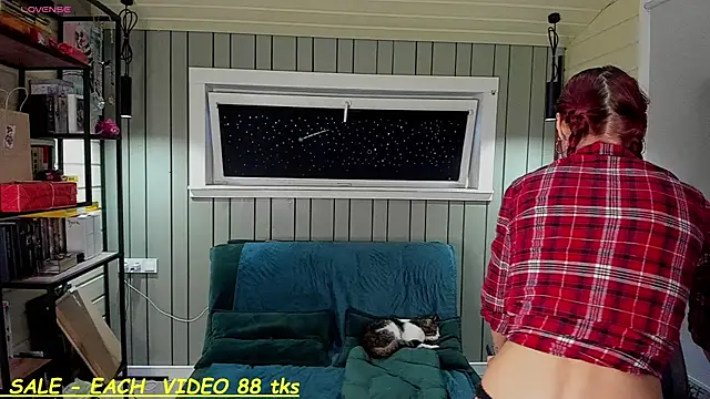 SandyChris online show from December 17, 2025, 9:04 am