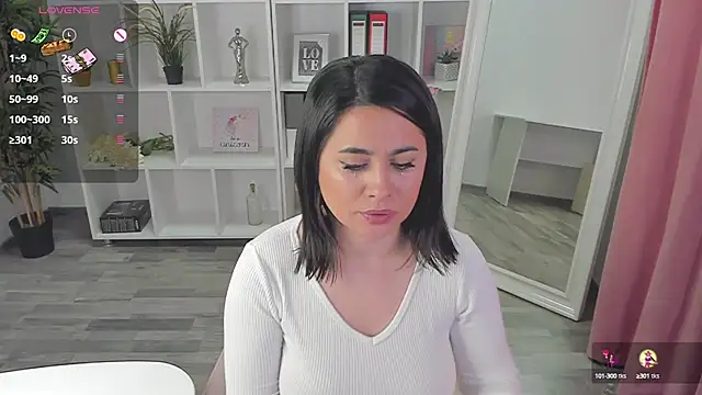 Snapshot of EmaBrownie chatting on January 30, 2025, 8:21 pm EmaBrownie online show from January 30, 2025, 8:21 pm