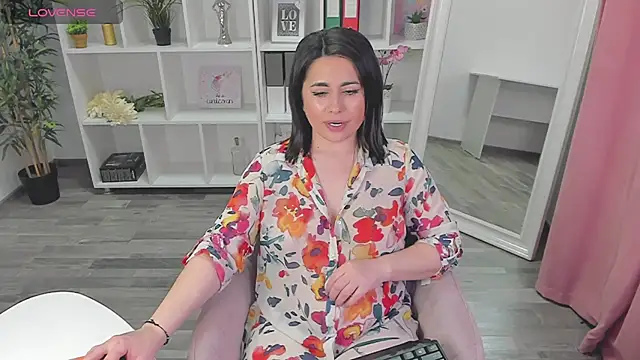 Snapshot of EmaBrownie chatting on February 2, 2025, 8:08 pm EmaBrownie online show from February 2, 2025, 8:08 pm