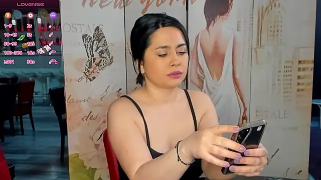 Snapshot of EmaBrownie chatting on February 19, 2025, 9:17 am EmaBrownie online show from February 19, 2025, 9:17 am