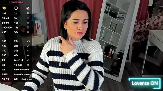 Snapshot of EmaBrownie chatting on October 2, 2025, 9:44 pm EmaBrownie online show from October 2, 2025, 9:44 pm