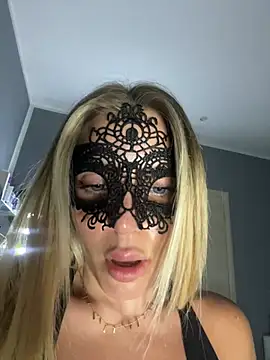 Snapshot of Alba_bianca chatting on December 15, 2024, 5:10 pm Alba bianca online show from December 15, 2024, 5:10 pm