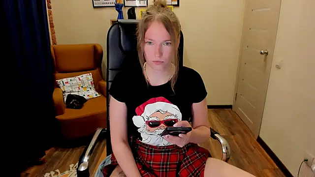  fiona Love online show from April 14, 2026, 8:04 pm