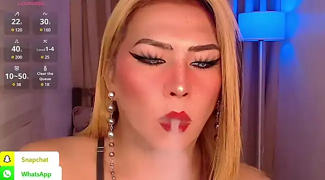 QUEEN GIAMOORE69 online show from December 14, 2024, 1:28 am