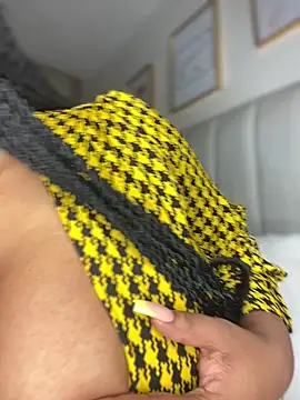 Hyra Ari online show from December 21, 2025, 2:02 pm