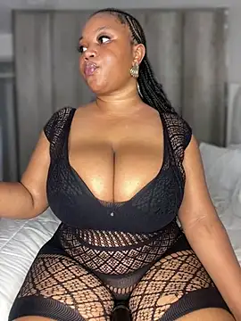 Snapshot of Hyra_Ari chatting on February 5, 2026, 2:11 pm Hyra Ari online show from February 5, 2026, 2:11 pm