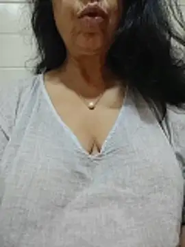 Snapshot of Susannemilf chatting on April 21, 2026, 10:45 pm Susannemilf online show from April 21, 2026, 10:45 pm