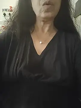 Snapshot of Susannemilf chatting on May 9, 2026, 8:19 am Susannemilf online show from May 9, 2026, 8:19 am
