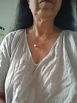 Snapshot of Susannemilf chatting on May 14, 2026, 2:40 am Susannemilf online show from May 14, 2026, 2:40 am