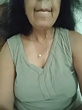 Snapshot of Susannemilf chatting on May 29, 2026, 7:17 am Susannemilf online show from May 29, 2026, 7:17 am