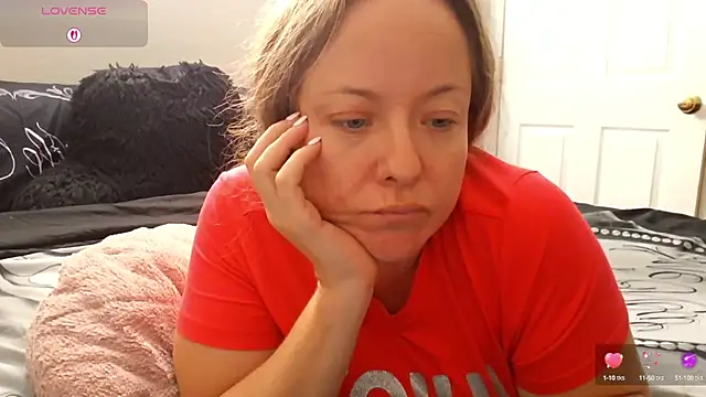 Snapshot of julimonroe chatting on September 16, 2025, 3:02 pm julimonroe online show from September 16, 2025, 3:02 pm