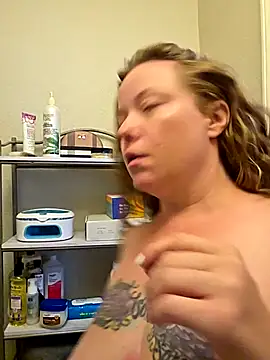 Snapshot of julimonroe chatting on September 17, 2025, 3:35 pm julimonroe online show from September 17, 2025, 3:35 pm