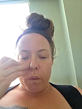 Snapshot of julimonroe chatting on November 14, 2025, 7:23 pm julimonroe online show from November 14, 2025, 7:23 pm