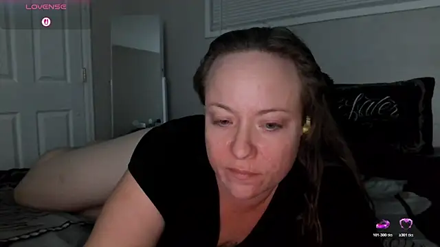 Snapshot of julimonroe chatting on November 28, 2025, 2:03 am julimonroe online show from November 28, 2025, 2:03 am