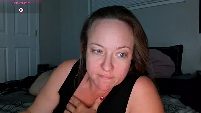 Snapshot of julimonroe chatting on December 2, 2025, 3:12 am julimonroe online show from December 2, 2025, 3:12 am