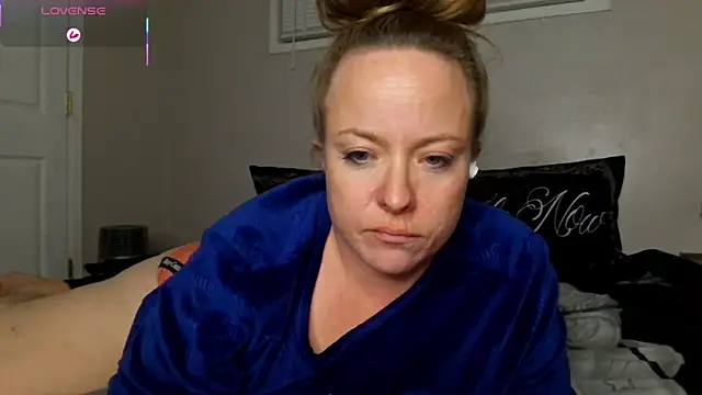 Snapshot of julimonroe chatting on December 15, 2025, 3:11 am julimonroe online show from December 15, 2025, 3:11 am