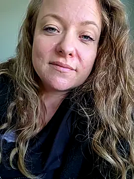 Snapshot of julimonroe chatting on January 5, 2026, 8:56 pm julimonroe online show from January 5, 2026, 8:56 pm