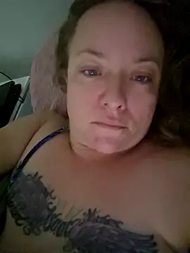 Snapshot of julimonroe chatting on January 9, 2026, 11:13 am julimonroe online show from January 9, 2026, 11:13 am