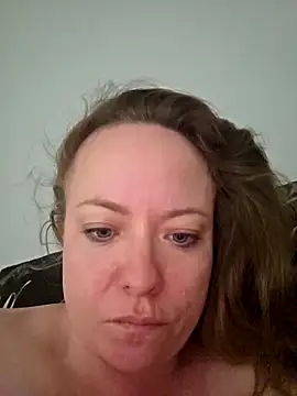 Snapshot of julimonroe chatting on April 19, 2026, 10:14 am julimonroe online show from April 19, 2026, 10:14 am