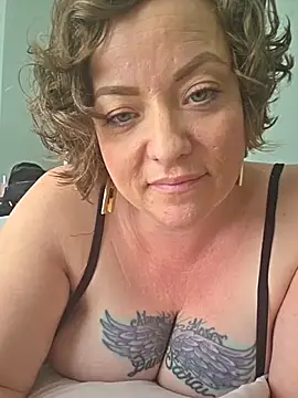 Snapshot of julimonroe chatting on April 27, 2026, 3:10 pm julimonroe online show from April 27, 2026, 3:10 pm