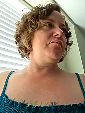 Snapshot of julimonroe chatting on May 11, 2026, 4:04 pm julimonroe online show from May 11, 2026, 4:04 pm