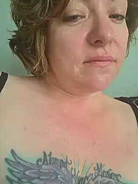 Snapshot of julimonroe chatting on May 17, 2026, 12:45 pm julimonroe online show from May 17, 2026, 12:45 pm