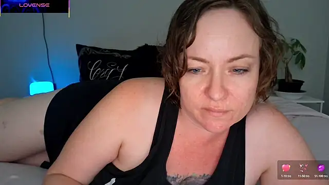 Snapshot of julimonroe chatting on May 20, 2026, 3:13 am julimonroe online show from May 20, 2026, 3:13 am