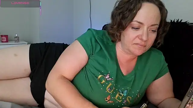 Snapshot of julimonroe chatting on May 23, 2026, 3:01 am julimonroe online show from May 23, 2026, 3:01 am