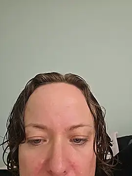 Snapshot of julimonroe chatting on May 24, 2026, 8:14 pm julimonroe online show from May 24, 2026, 8:14 pm