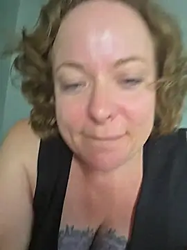 Snapshot of julimonroe chatting on May 30, 2026, 2:08 am julimonroe online show from May 30, 2026, 2:08 am