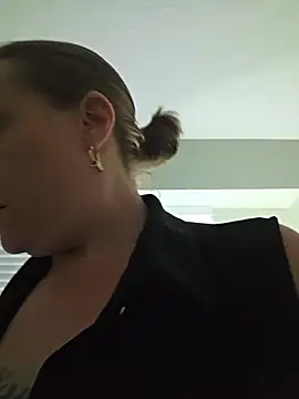 julimonroe online show from July 15, 2026, 1:44 am