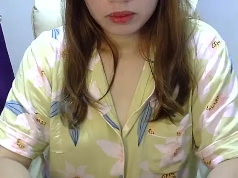    zurIII09  online show from November 19, 2025, 12:54 am