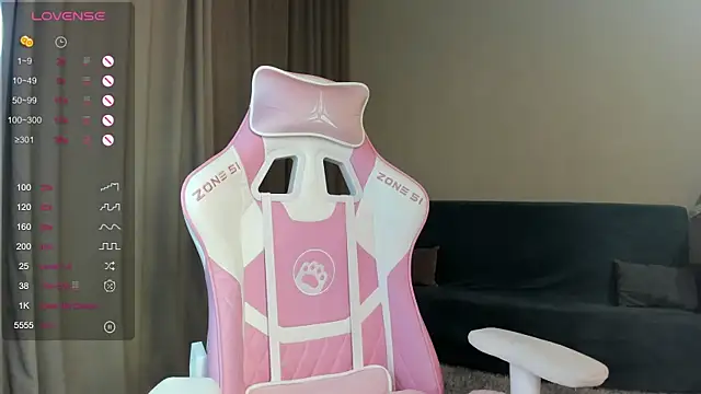 JenniferQueen11 online show from January 12, 2025, 3:36 pm