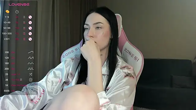 JenniferQueen11 online show from January 14, 2025, 7:48 am