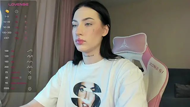 JenniferQueen11 online show from January 16, 2025, 6:25 am