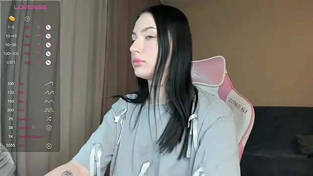 JenniferQueen11 online show from January 17, 2025, 2:18 pm