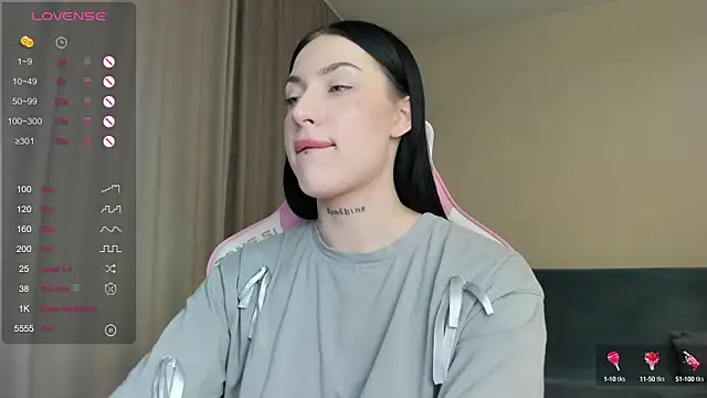 JenniferQueen11 online show from January 25, 2025, 10:50 pm