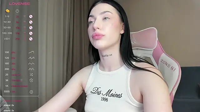 JenniferQueen11 online show from January 29, 2025, 12:02 pm