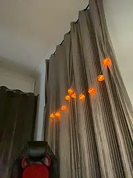 Snapshot of nenalayla chatting on October 2, 2025, 1:29 pm nenalayla online show from October 2, 2025, 1:29 pm