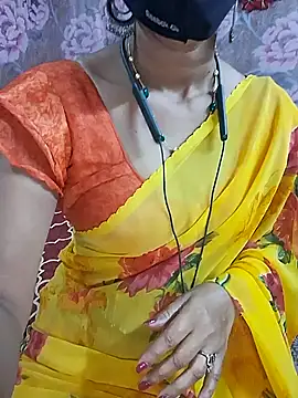 Snapshot of XBHUUME chatting on December 3, 2024, 5:23 pm XBHUUME online show from December 3, 2024, 5:23 pm