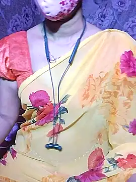 Snapshot of XBHUUME chatting on March 18, 2025, 5:42 pm XBHUUME online show from March 18, 2025, 5:42 pm